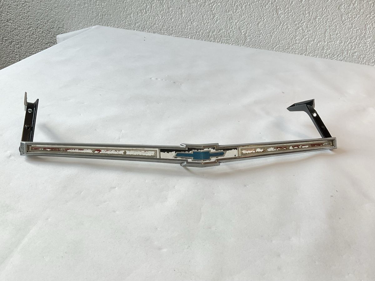 Chevrolet Tutti pezzi di ricambio auto: Emblème vintage Chevrolet  – Usato da Malleray venduto da Robot12