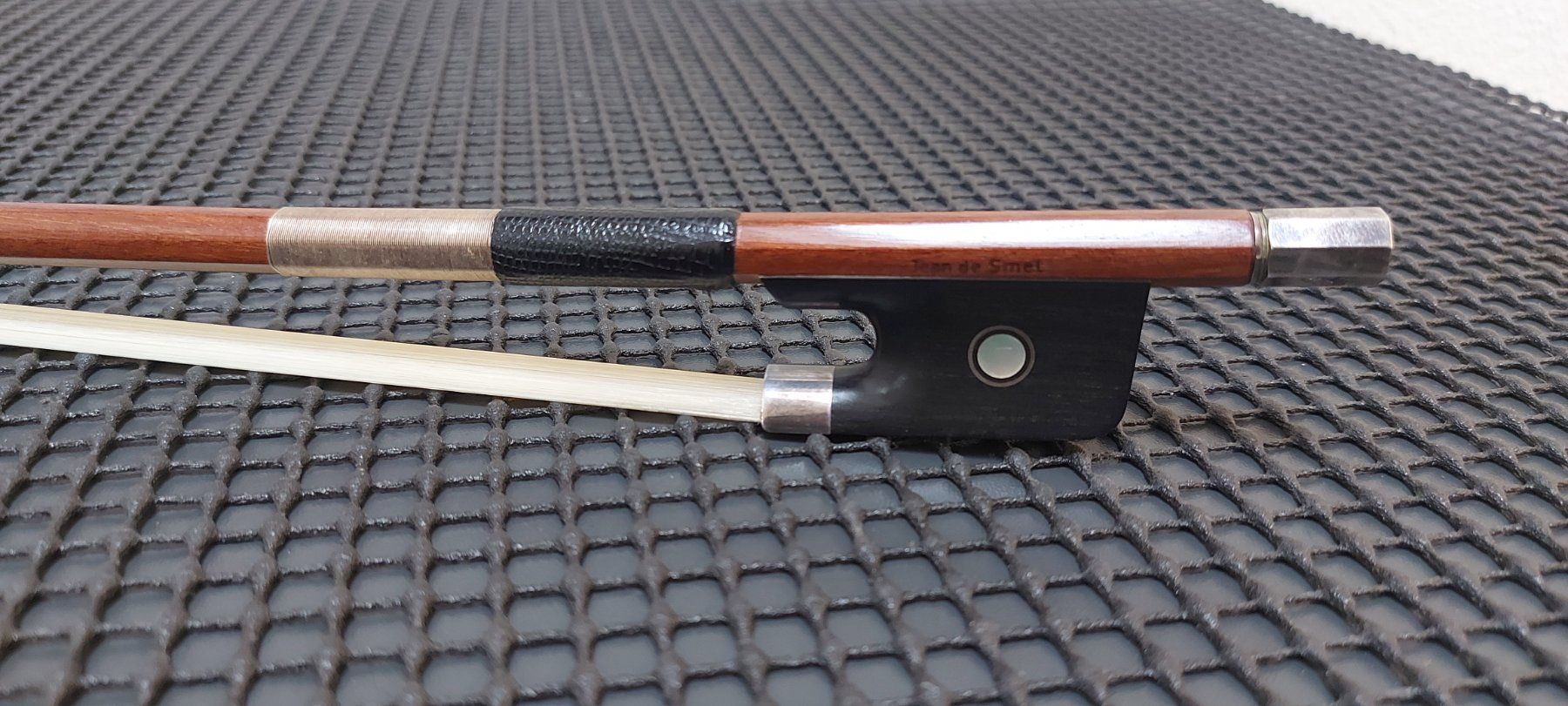 Strumenti musicali: Jean de Smet Cellobogen 78 gr. L=71-Cmm – Usato da Glattbrugg venduto da Swissmusik 1