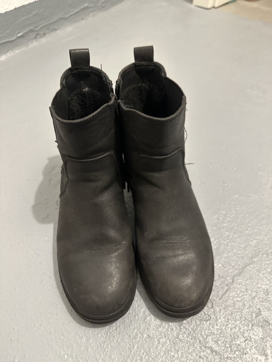 Esprit Schuhe für Jungen: Boots Esprit black leather size 34 good condition – Gebraucht aus Bergdietikon von yongxinluo 2
