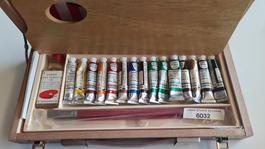 Lukas Studio Oil Paint set housed in a wooden box (ref 6032)