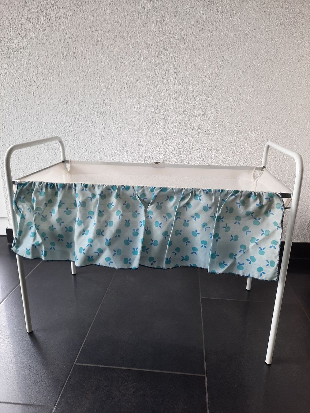 Spielzeuge: Puppenbett mit Himmel 4-teilig – Gebraucht aus Dörflingen von Palmetto 2