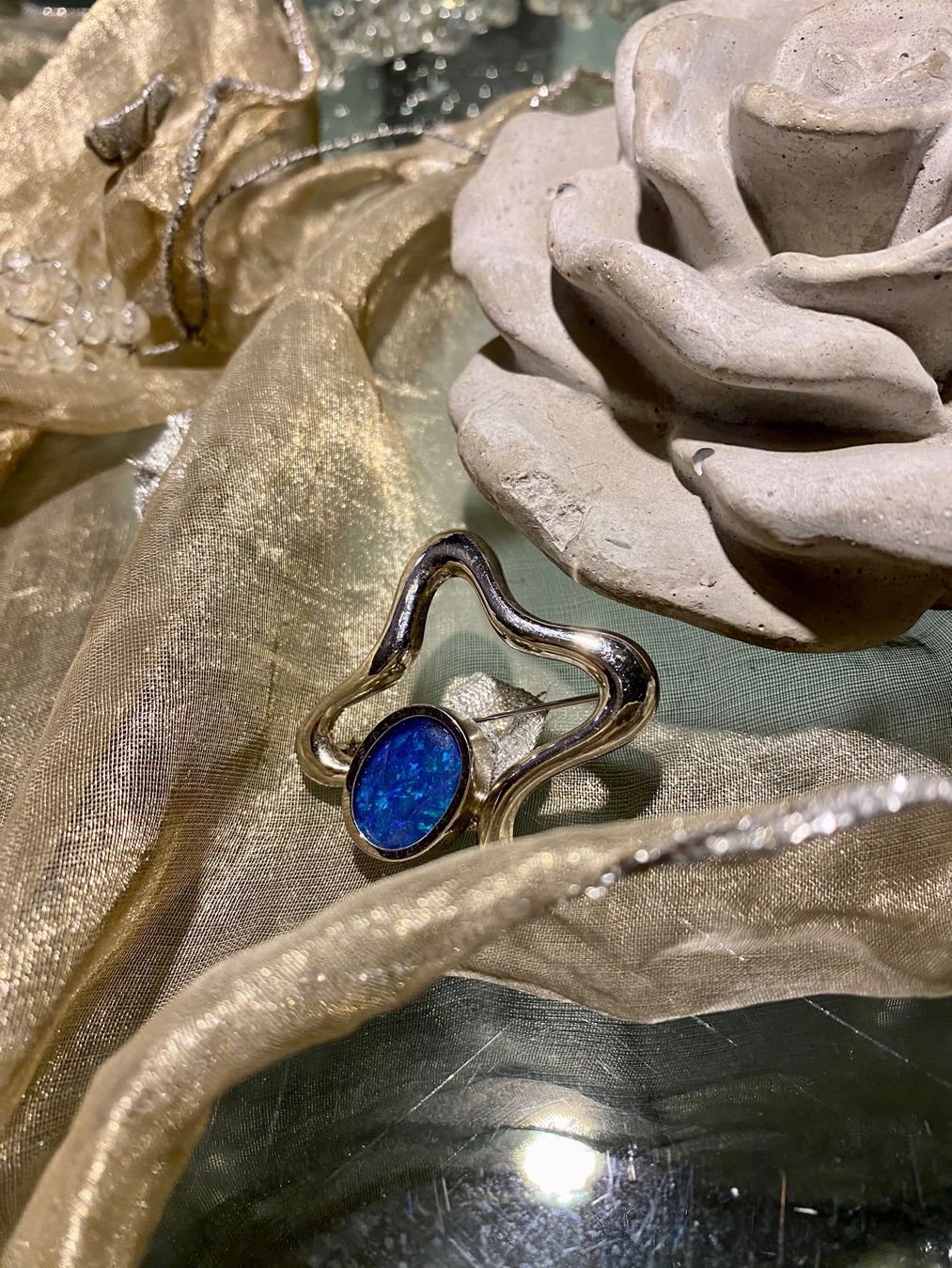 Broschen & Nadeln: WEISSGOLDBROSCHE MIT OPAL – Neu (gemäss Beschreibung) aus Eschenbach SG von Lady020