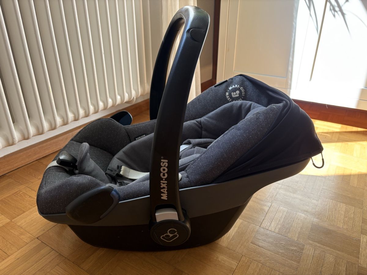 Maxi-Cosi Seggiolini per auto: Maxi-Cosi Pebble Plus Babyschale mit Moskitonetz  – Usato da Hombrechtikon venduto da ClaudiaDiamond 1