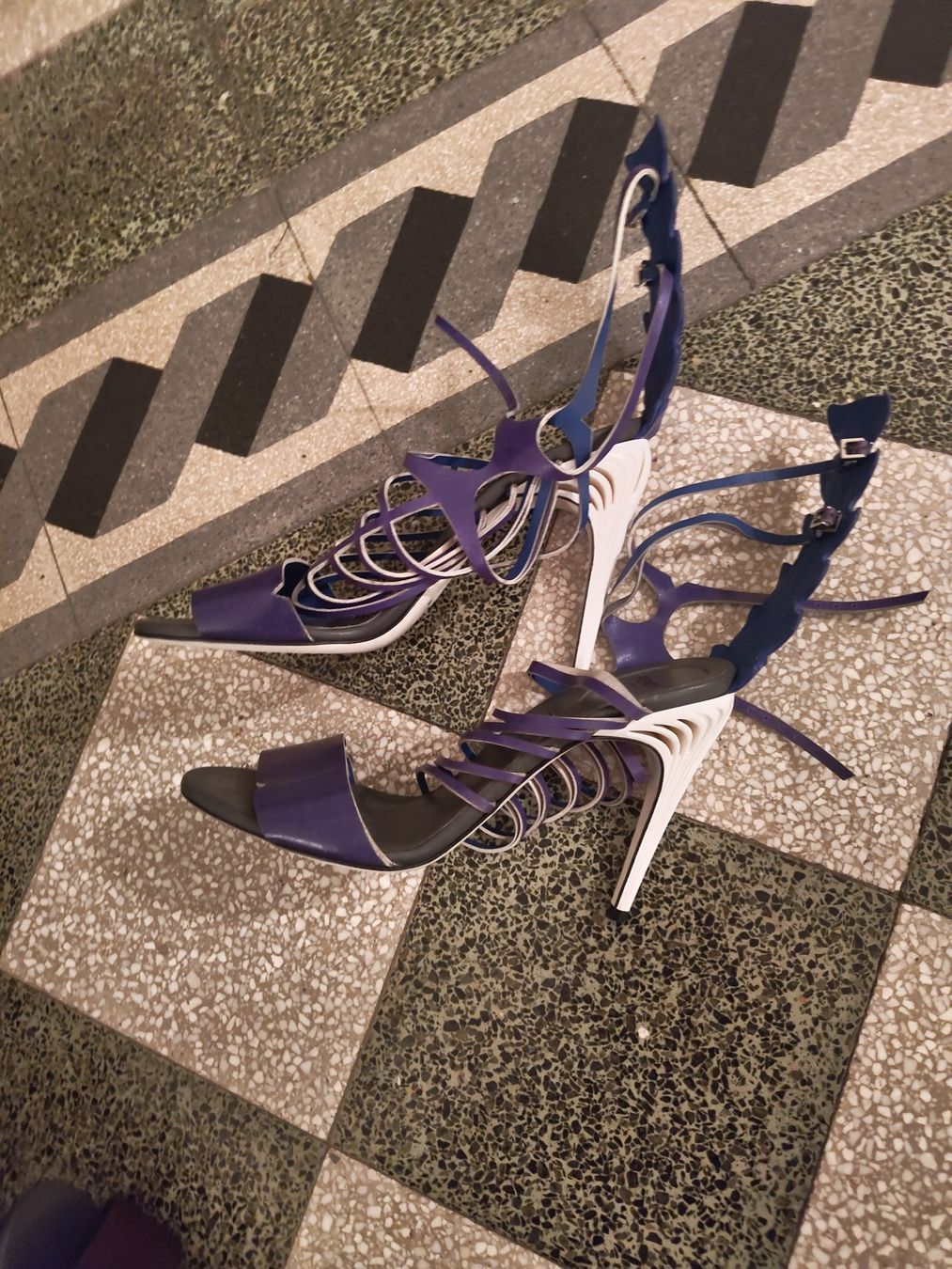 Fendi Damenschuhe: FENDI Black & White Heels - Size 41 – Gebraucht aus Zürich von fra_8gb9 4