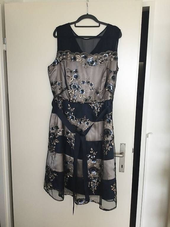 Kleider: Elegantes Spitzenkleid 42/44 – Neu (gemäss Beschreibung) aus Pratteln von Munggel7