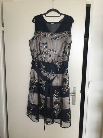 Elegantes Spitzenkleid 42/44