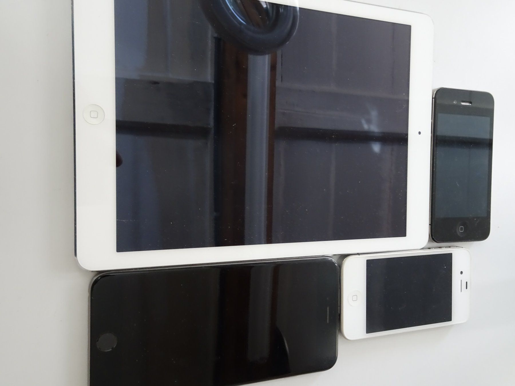 Apple Telefoni cellulari / Smartphones: Apple SET Ipad Iphone A1524 A1474 A1387 A1387 Code gesperrt! – Usato da Goldswil b. Interlaken venduto da troedlermarkt-goldsw 2