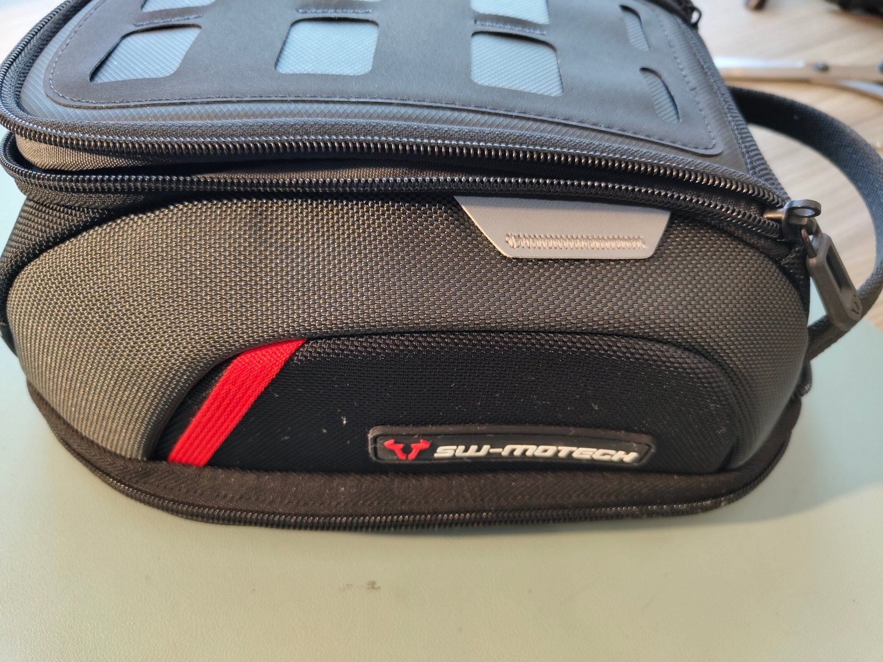SW-Motech Topcase: SW-Motech kleine Top Case – Nuovo (secondo la descrizione) da Niederbipp venduto da nmvg 2