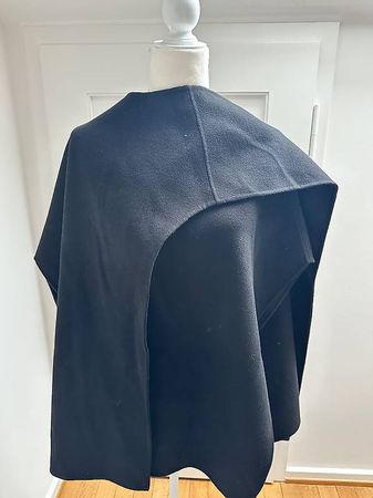COS CAPE AUS DOUBLEFACE-MERINOWOLLE MIT SCHAL - schwarz