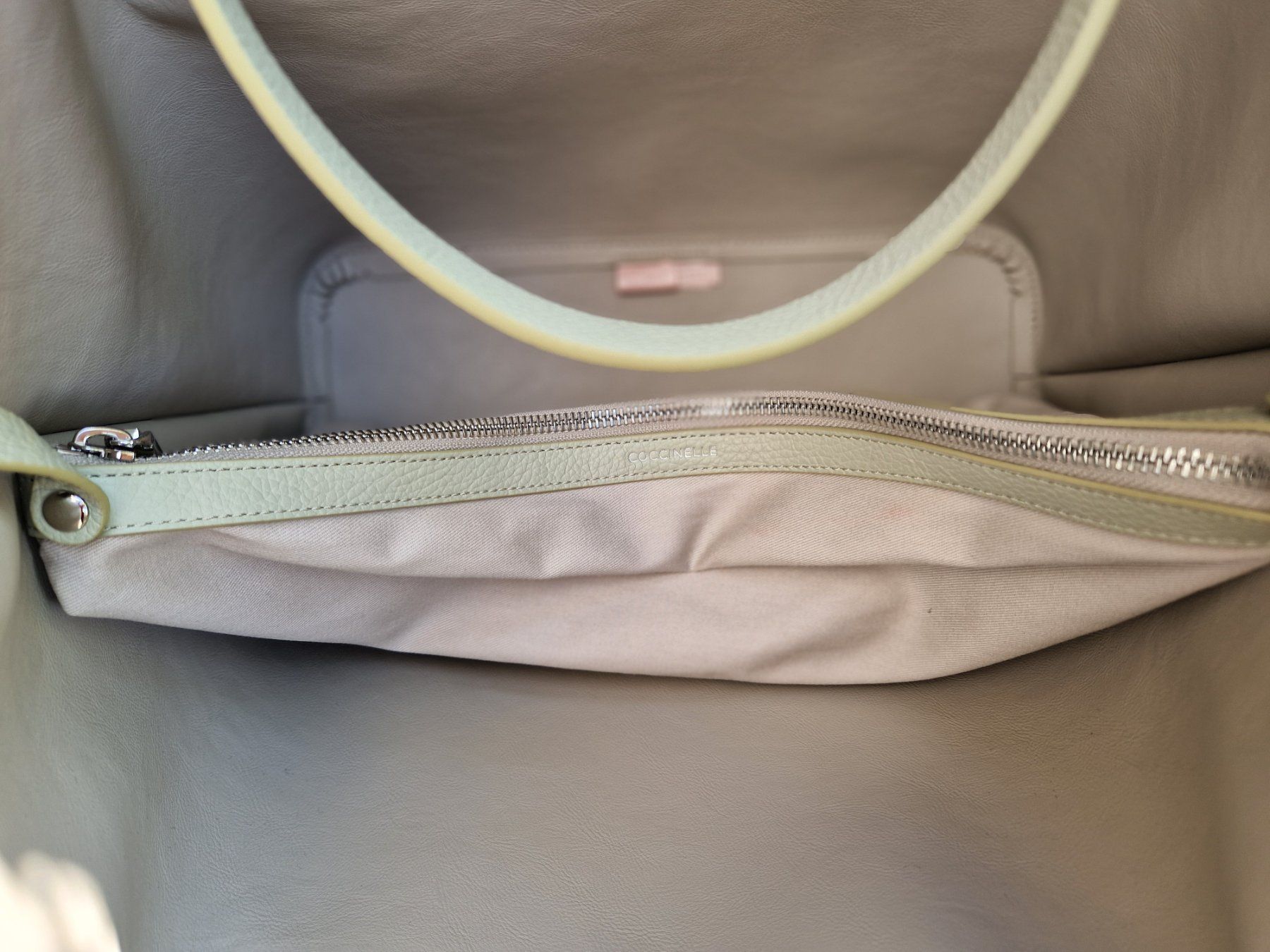 Coccinelle Borse da donna: Shopping bag – Nuovo (secondo la descrizione) da Wettingen venduto da bonnes.choses 2