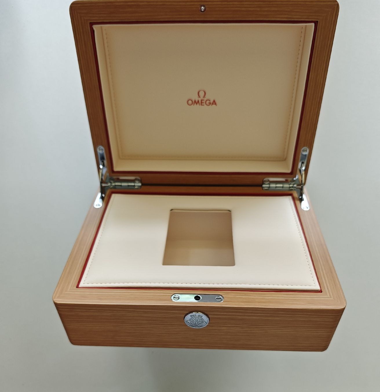 Omega Scatole porta orologi: Omega wooden box – Nuovo (secondo la descrizione) da Meyrin venduto da Muchacho7