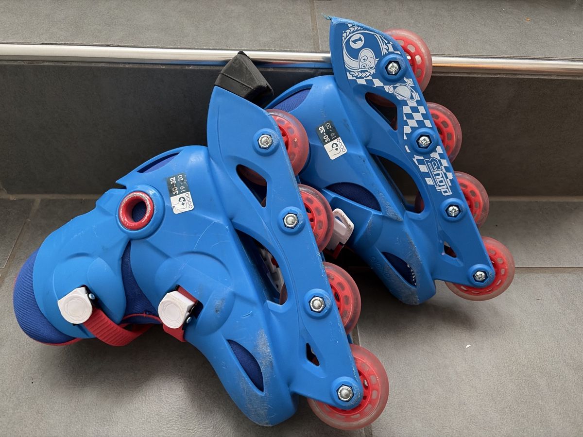 Decathlon Pattini in linea & Pattini a rotelle: Inline Skates Play3 Grösse 30-32 gebraucht – Usato da Knonau venduto da jascarb 2