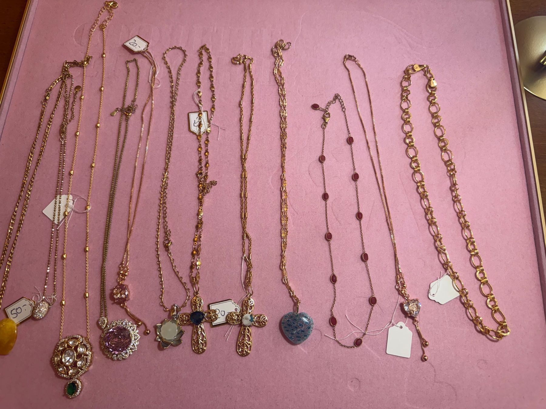 Altri gioielli: Superbe collection de colliers dorés - lot de 12 – Nuovo e nell'imballaggio originale da St-Maurice venduto da Sandrinette123 3