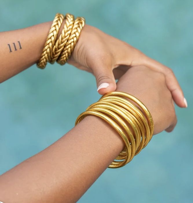 Armbänder & -reifen: Bracelet tibétain doré – Gebraucht aus Gorgier von hcaroline4