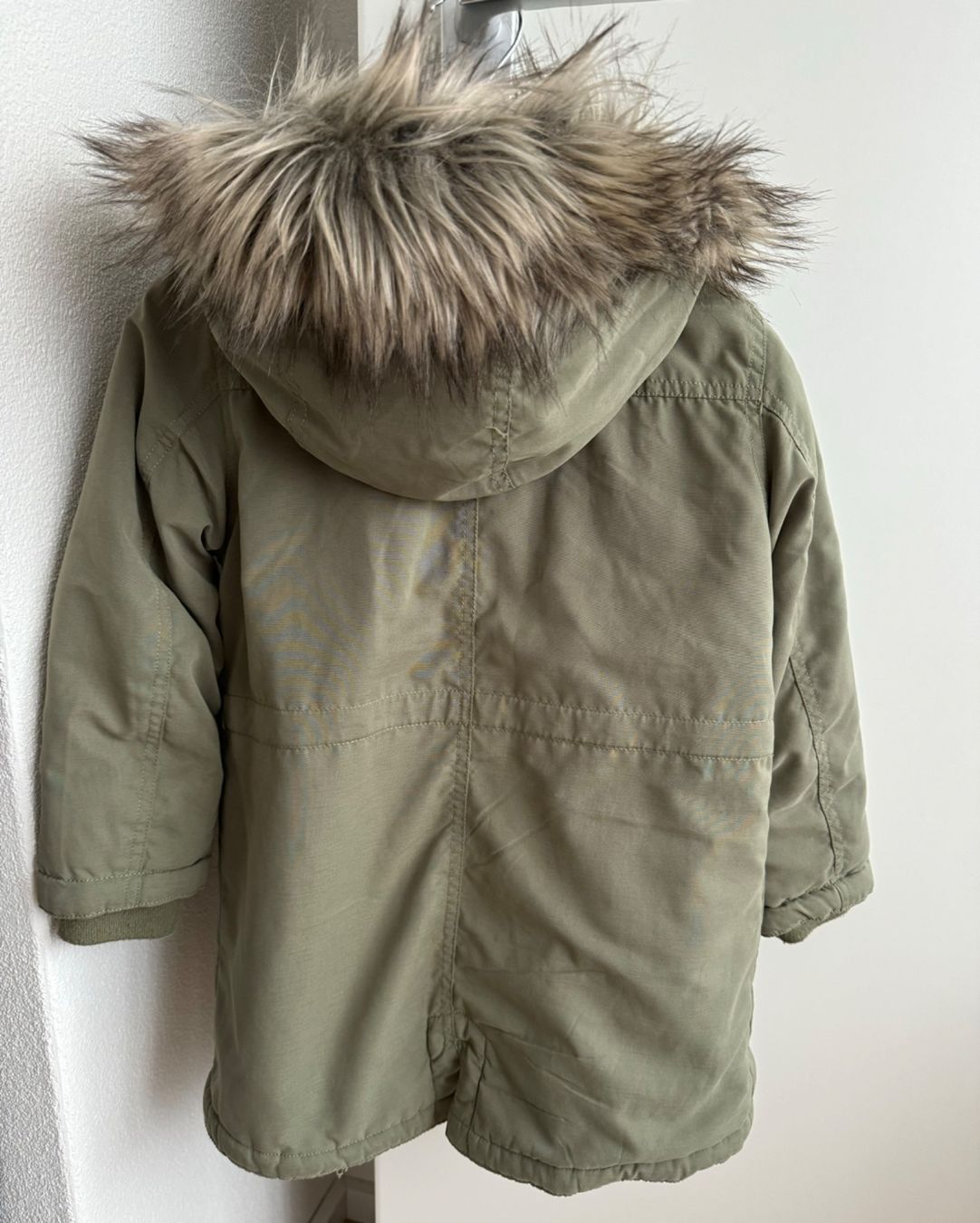 H&M Giacche & Cappotti: Winterjacke von H&M, Grösse 116 – Usato da Bachenbülach venduto da Elcomaster 2