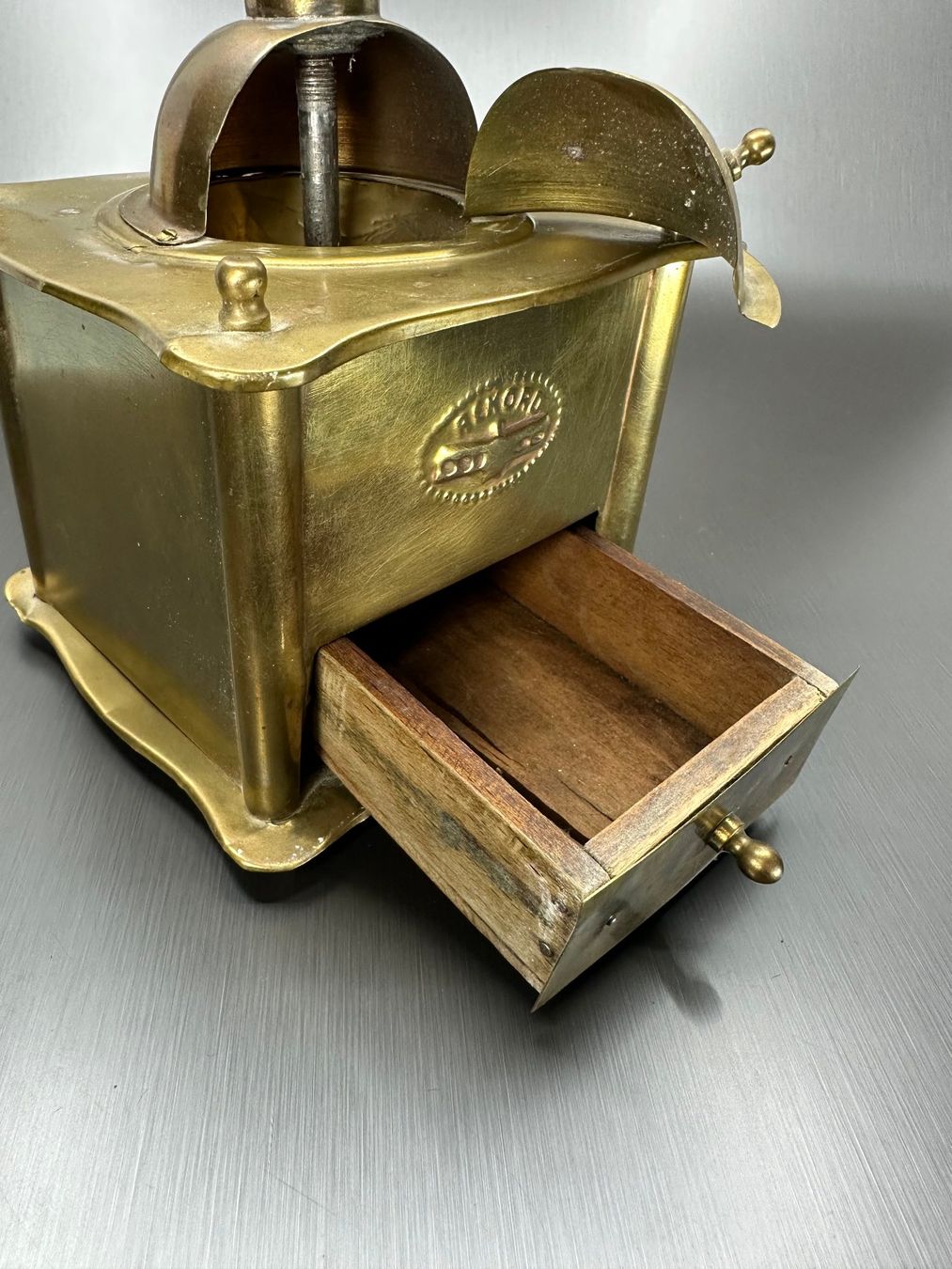 Appareils de cuisine: Antike Kaffeemühle Record, aus Messing – D'occasion à Arisdorf par Liquidus 4