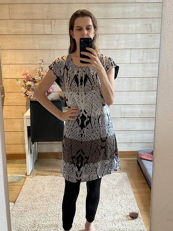 Kleider: Next perfect condition dress – Gebraucht aus Pully von vik_2mrb