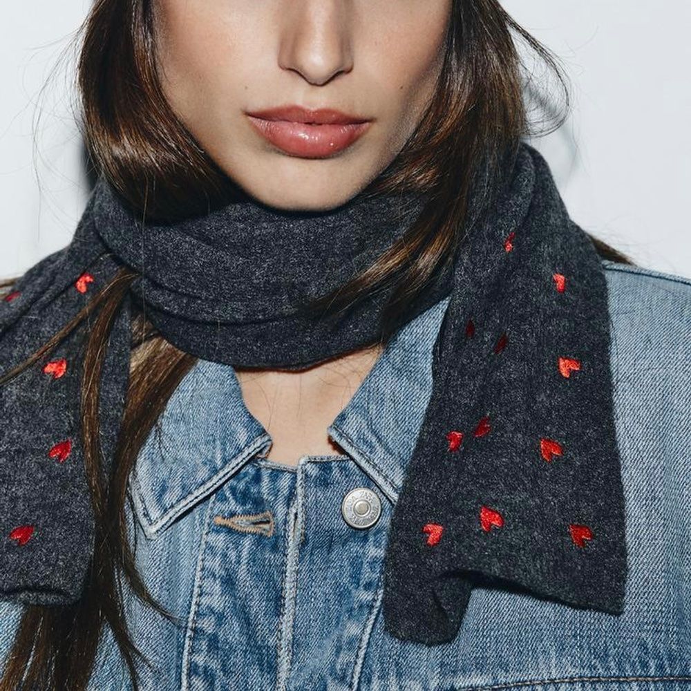 Foulard & Sciarpe: Nouvelle écharpe Zara à cœurs – Nuovo e nell'imballaggio originale da Courroux venduto da Yermakova