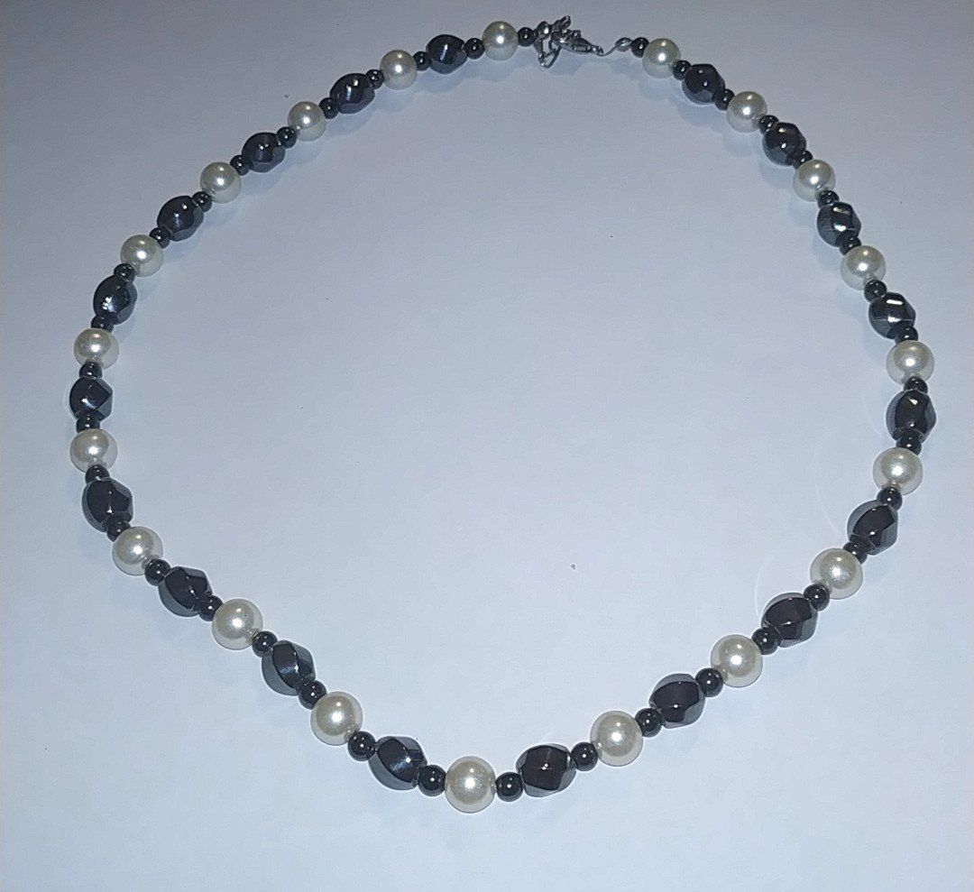 Catenine: Traumhafte Mallorca Perlenkette, Hämatit 46cm – Nuovo e nell'imballaggio originale da Münchenbuchsee venduto da Daniel0133