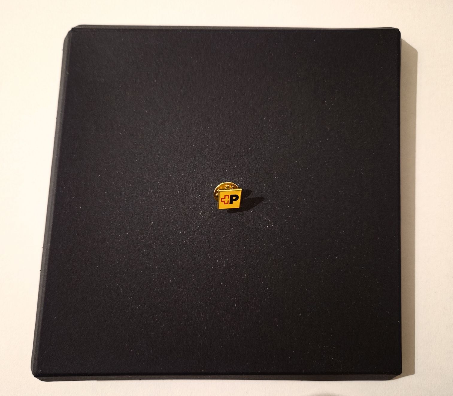 Placchette & Badge: Ansteckpin Post (neues Logo) – Nuovo e nell'imballaggio originale da Schaffhausen venduto da Alforall 3