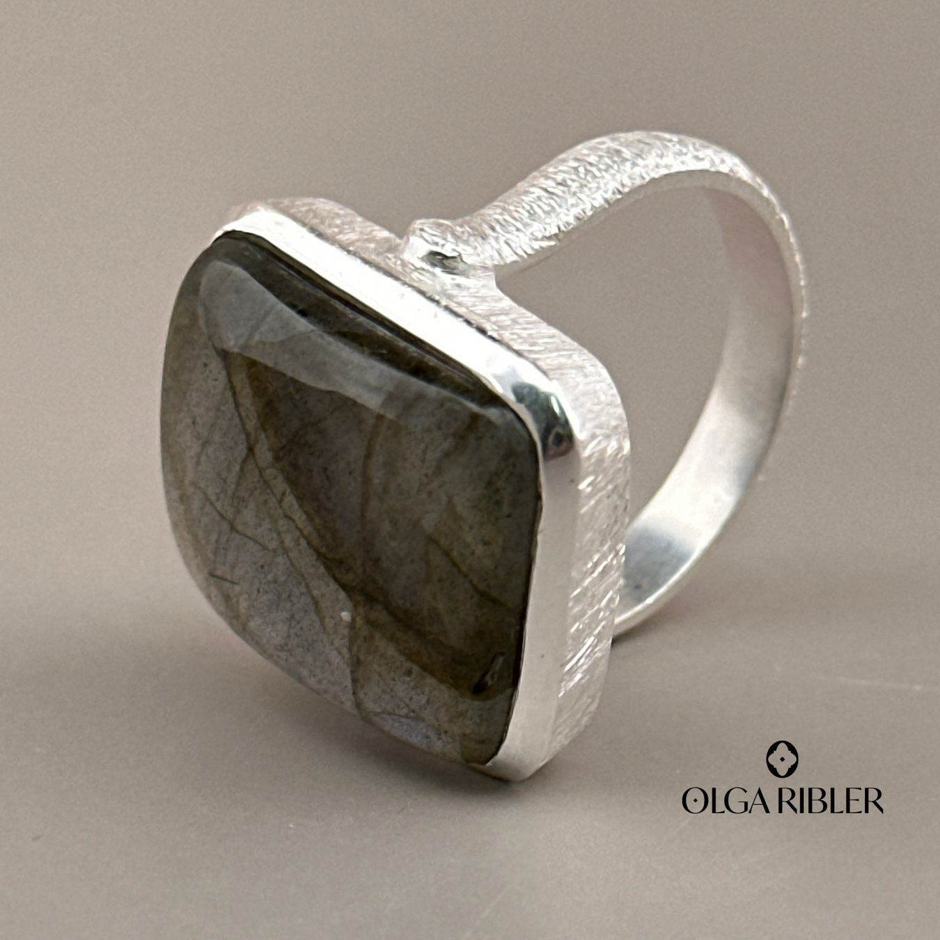 Olga Ribler Anelli: Unikate Silber Ring 925 mit Labradorit Grösse 61 – Nuovo (secondo la descrizione) da Luzern venduto da Schmuckoutlet 1