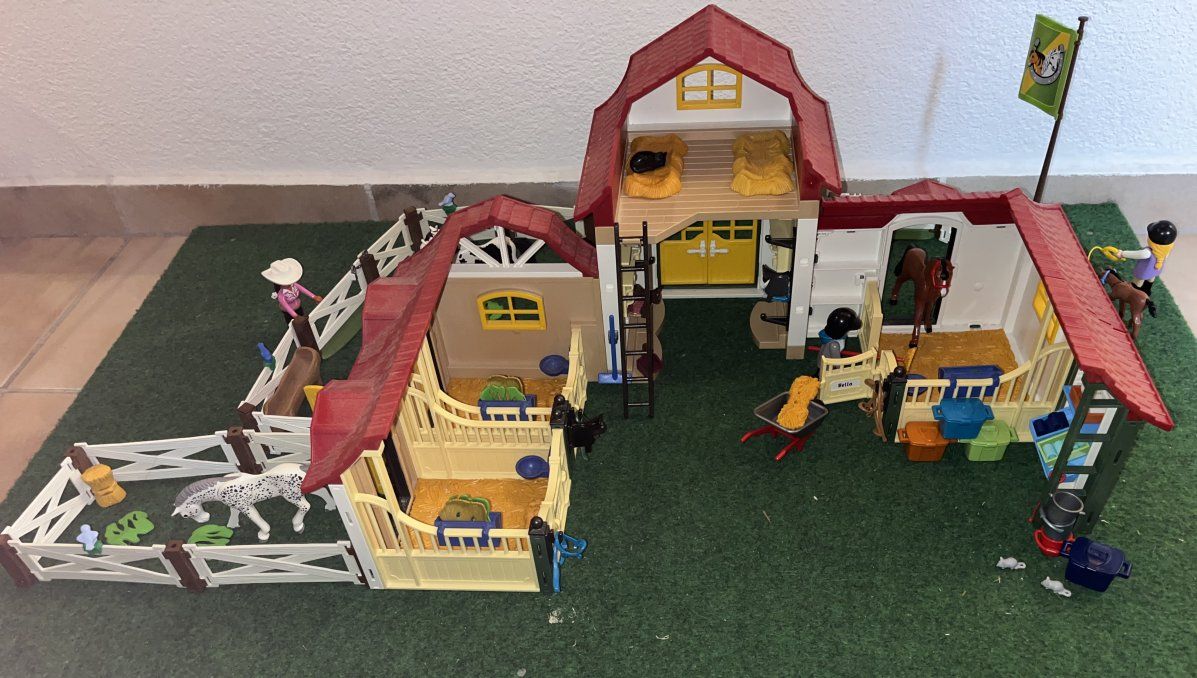 Playmobil Jouets: Playmobile Pferdestahl Gross – D'occasion à Rupperswil par Kbit123