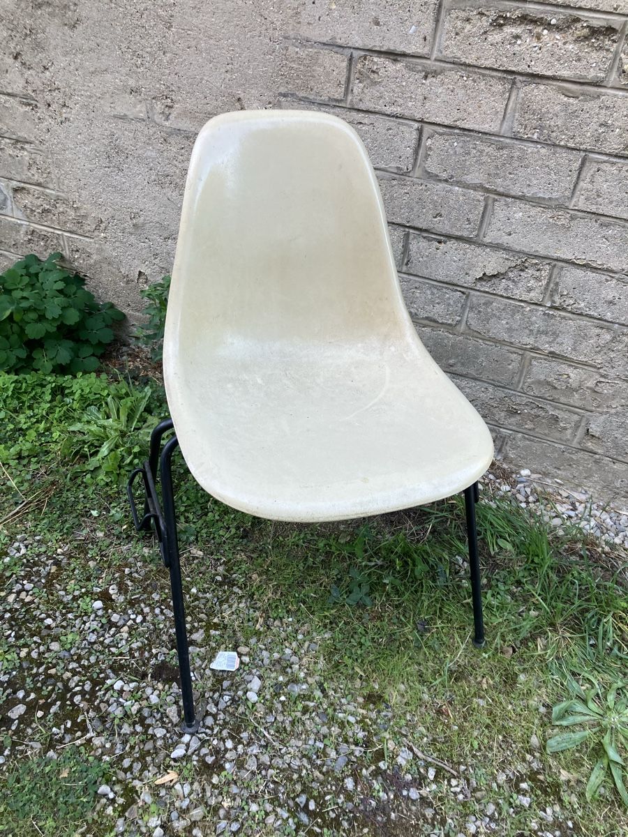 Eames Chaises: Chaise Eames – D'occasion à fribourg par Retroverso 1