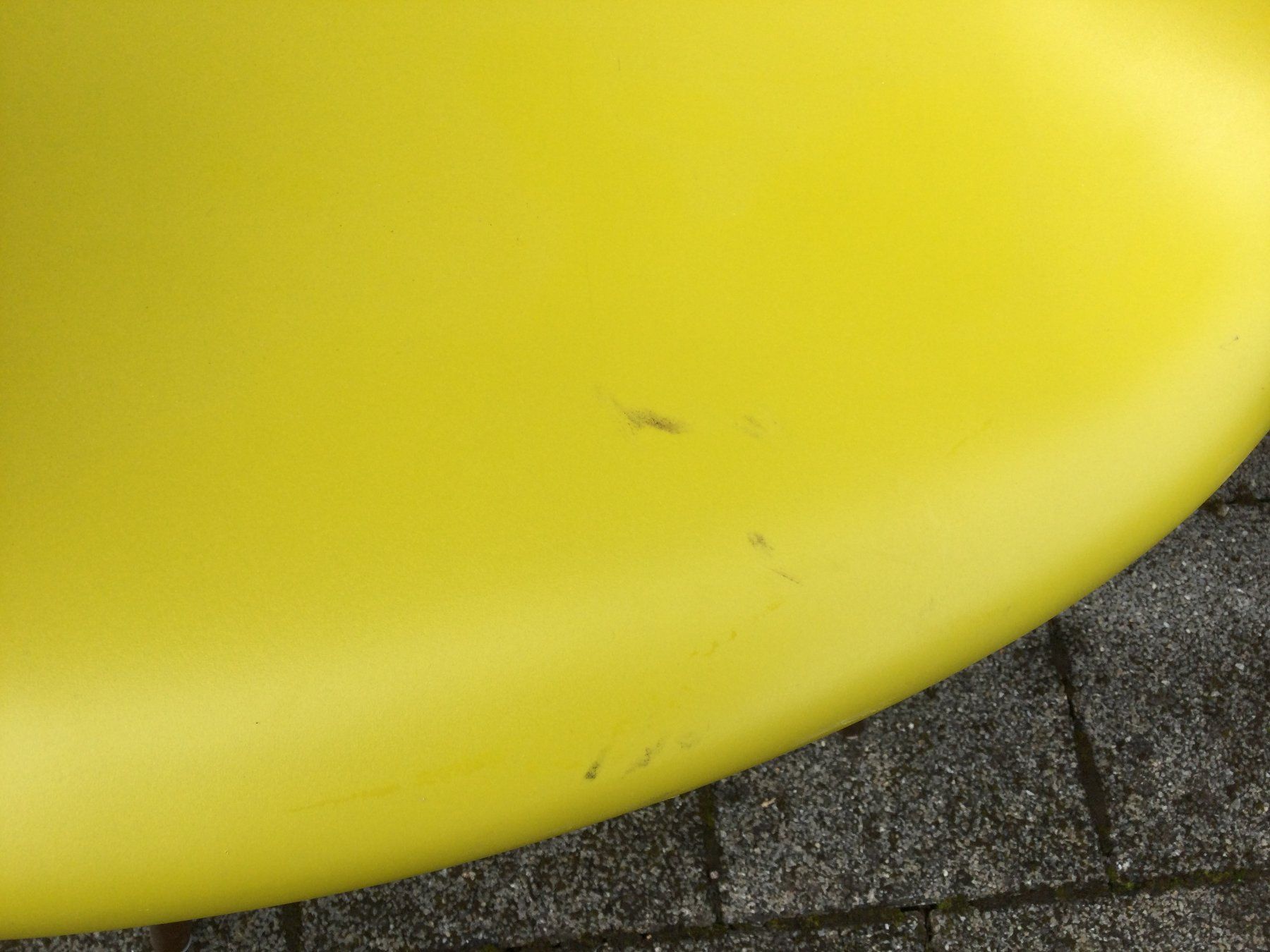 Vitra Sedie: Defekter Vitra Cames Eames Plastic Armchair – Difettoso da Wangen SZ venduto da kuriosum12 4