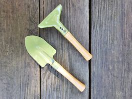 Gartenzubehör Set: Schaufel und Rechen, neuwertig