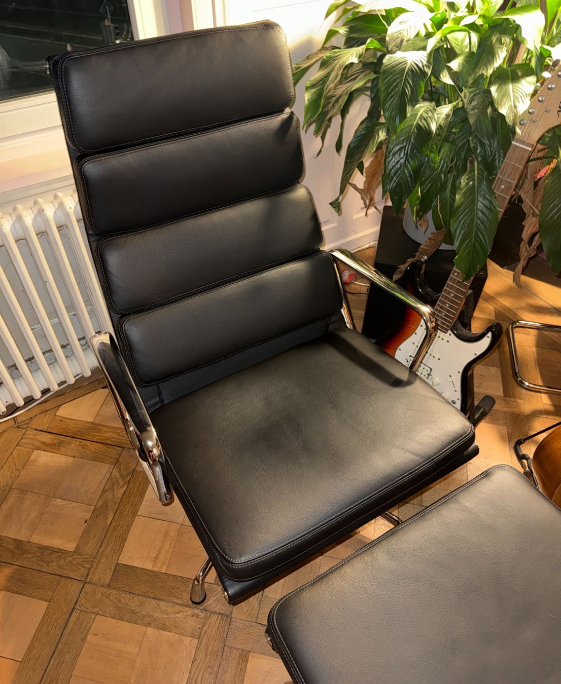 Vitra Sessel: Vitra Eames EA 222 + 223 Nero Premium Leather – Neu (gemäss Beschreibung) aus Zürich von aur_gw22 2