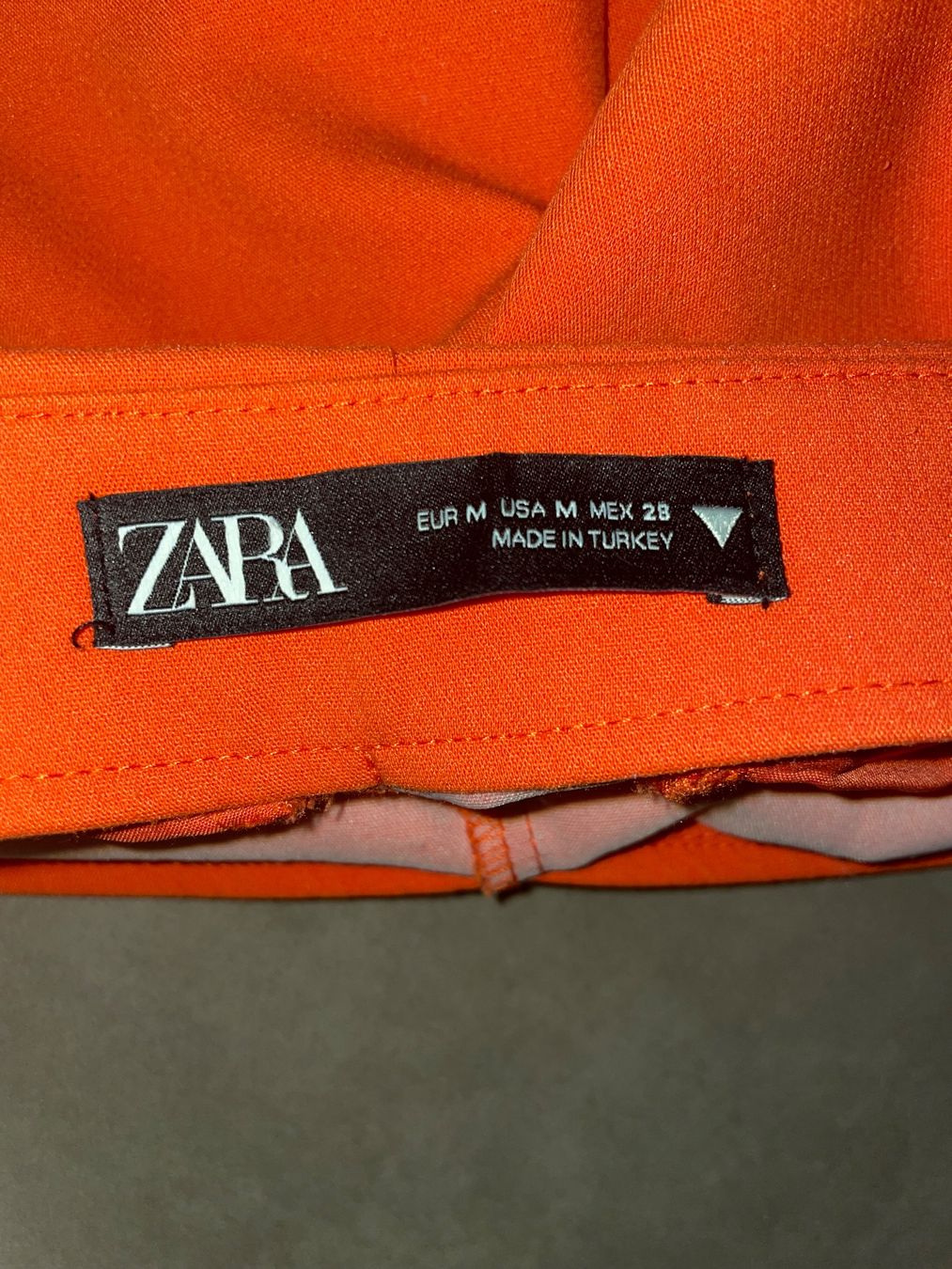 Zara Pantaloni: Shorts – Usato da Fislisbach venduto da arse 2