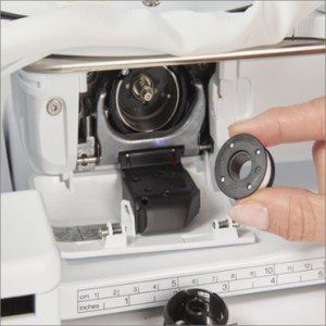 Bernina Nähmaschinen: Bernina 570QE inkl. SDT- Stickkit – Neu und originalverpackt aus Bülach von topnaehmaschinen 2