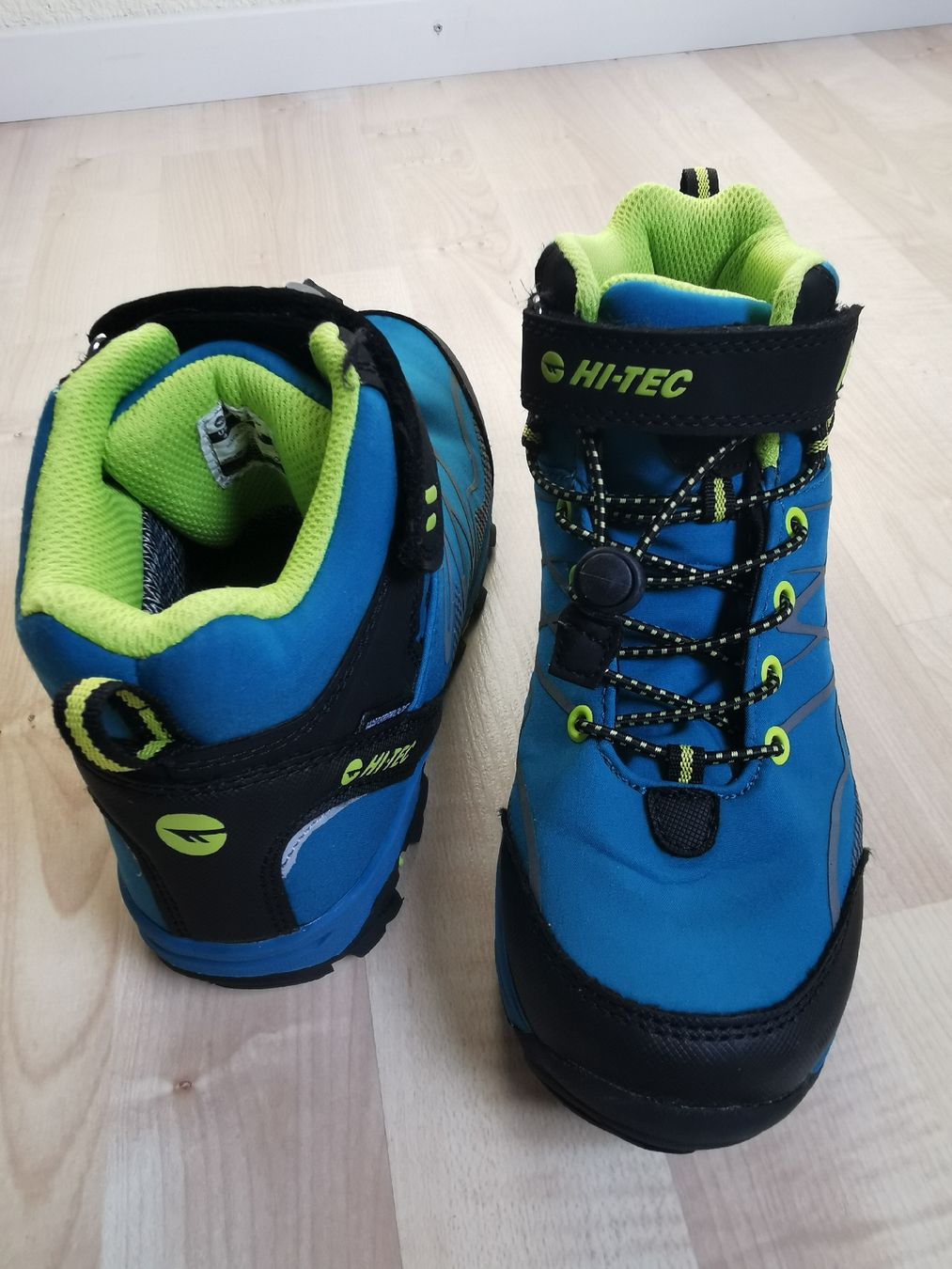 Hi-Tec Chaussures garçon: trekkingschuhe / wanderschuhe hi-tec grösse 35 – D'occasion à Oberentfelden par bienemaaja 2