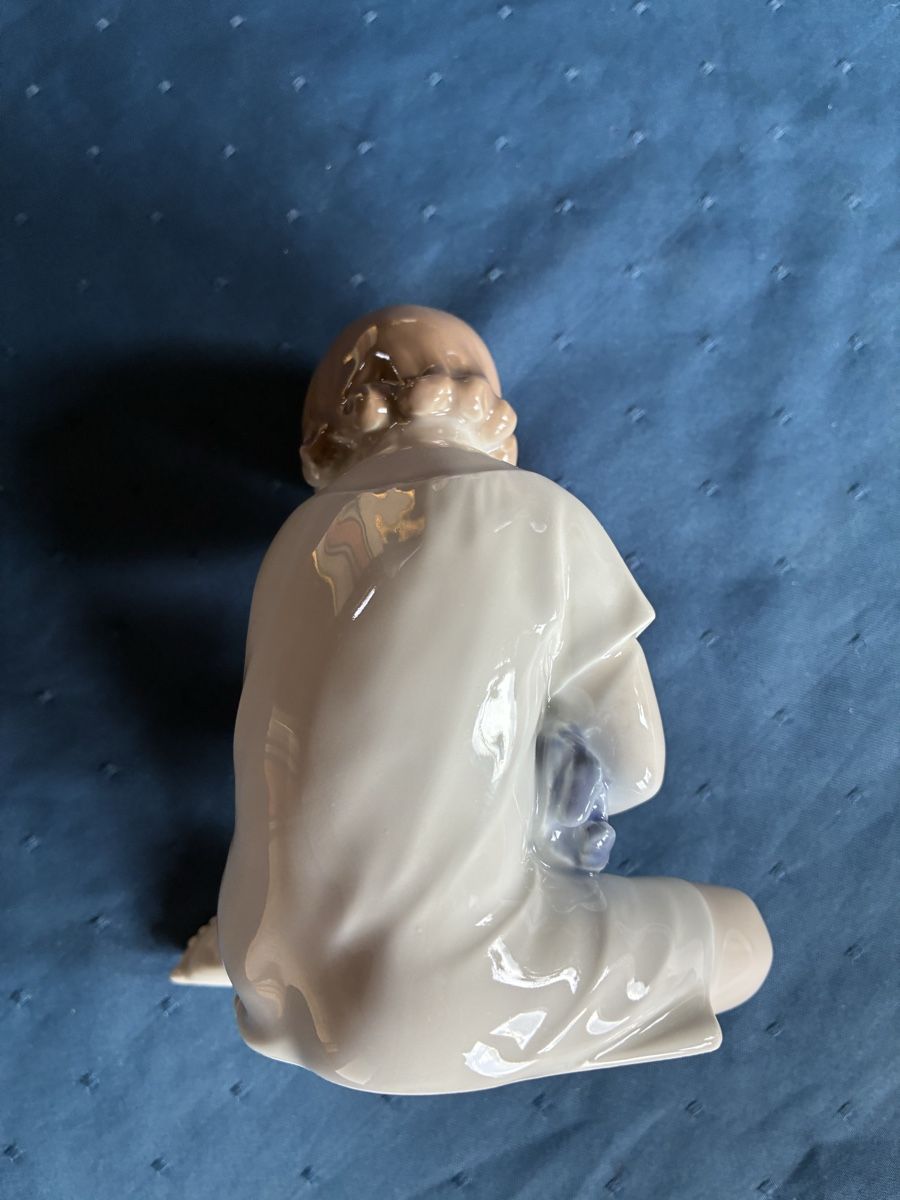Royal Copenhagen Statuette: Royal Copenhagen Kinderfigur  – Usato da Dornach venduto da Rosengarten 2
