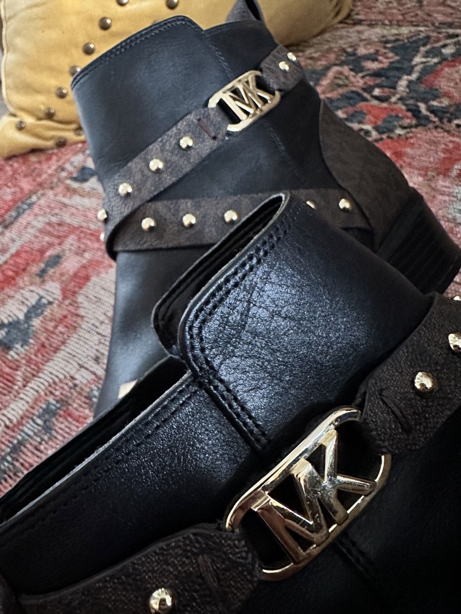 Michael Kors Damenschuhe: MICHAEL KORS leather studded logo ankle boots – Neu (gemäss Beschreibung) aus Wermatswil von Alkinoe 7