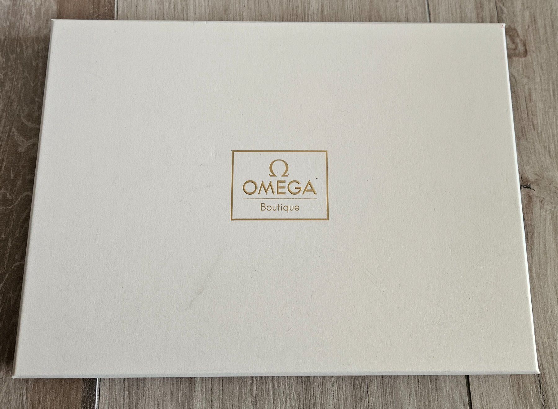 Omega Orologi: Omega boutique, housse Ipad neuve. – Usato da Vevey venduto da Timeswiss 3