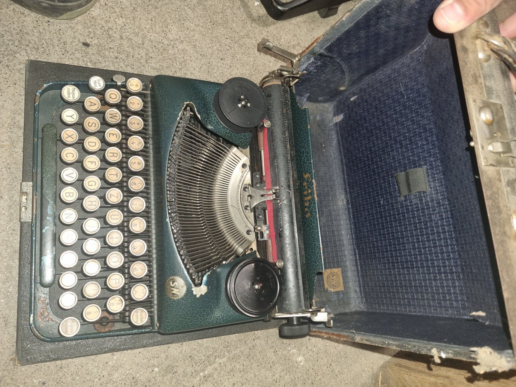 Machines à écrire: Machine à écrire Erika 10 avec sa mallette. – D'occasion à Genève par kev_d8vl