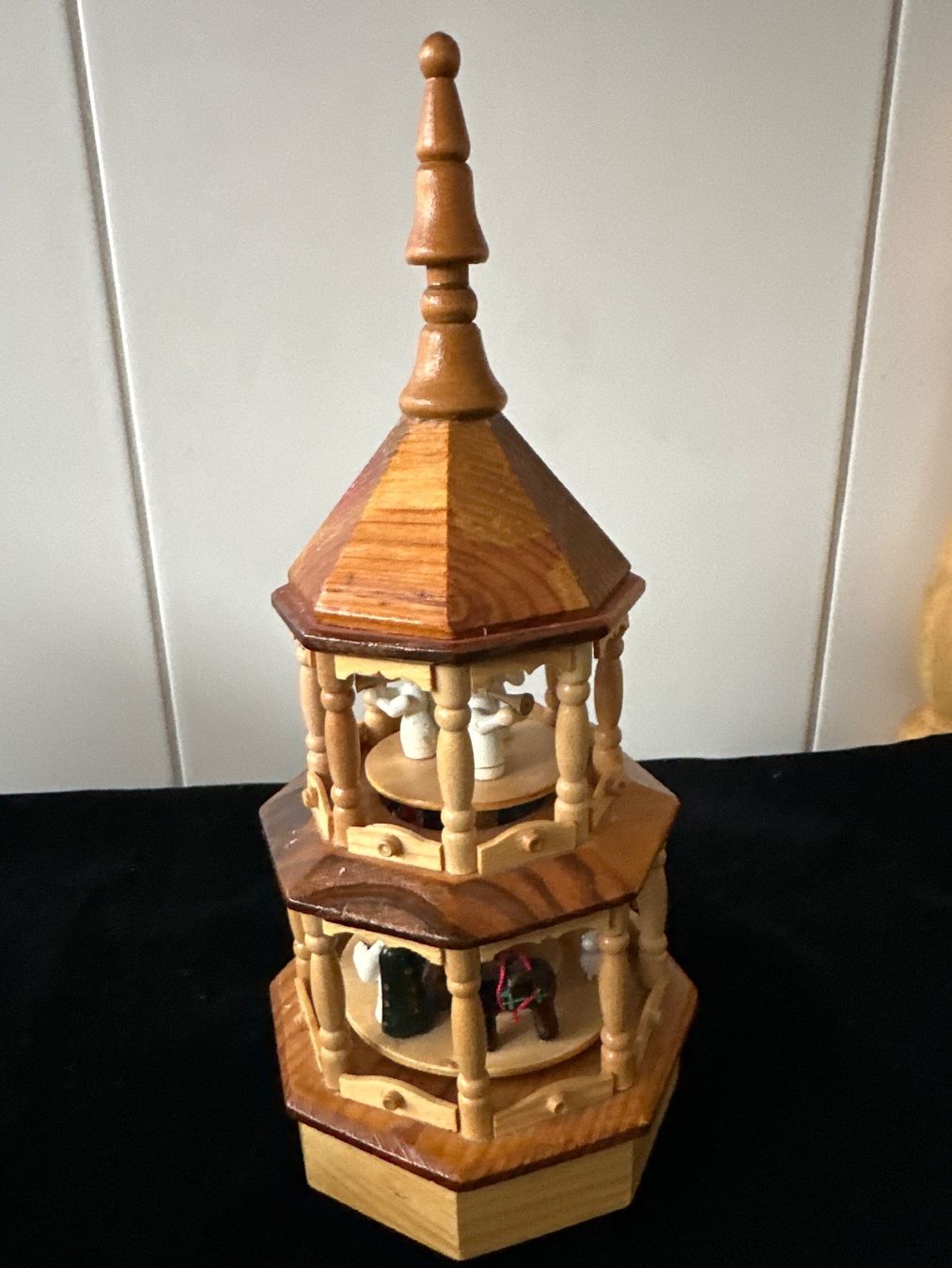 Carillon: Handgemalte Spieluhr mit eingebautem Spielwerk – Usato da Zürich venduto da Chaeffeler 2