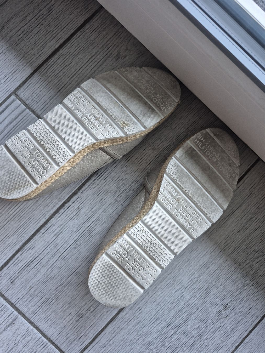 Tommy Hilfiger Scarpe da donna: Espadrilles Tommy Hilfiger, taille 37 bin état général – Usato da St-Pierre-Clages venduto da _RV 4
