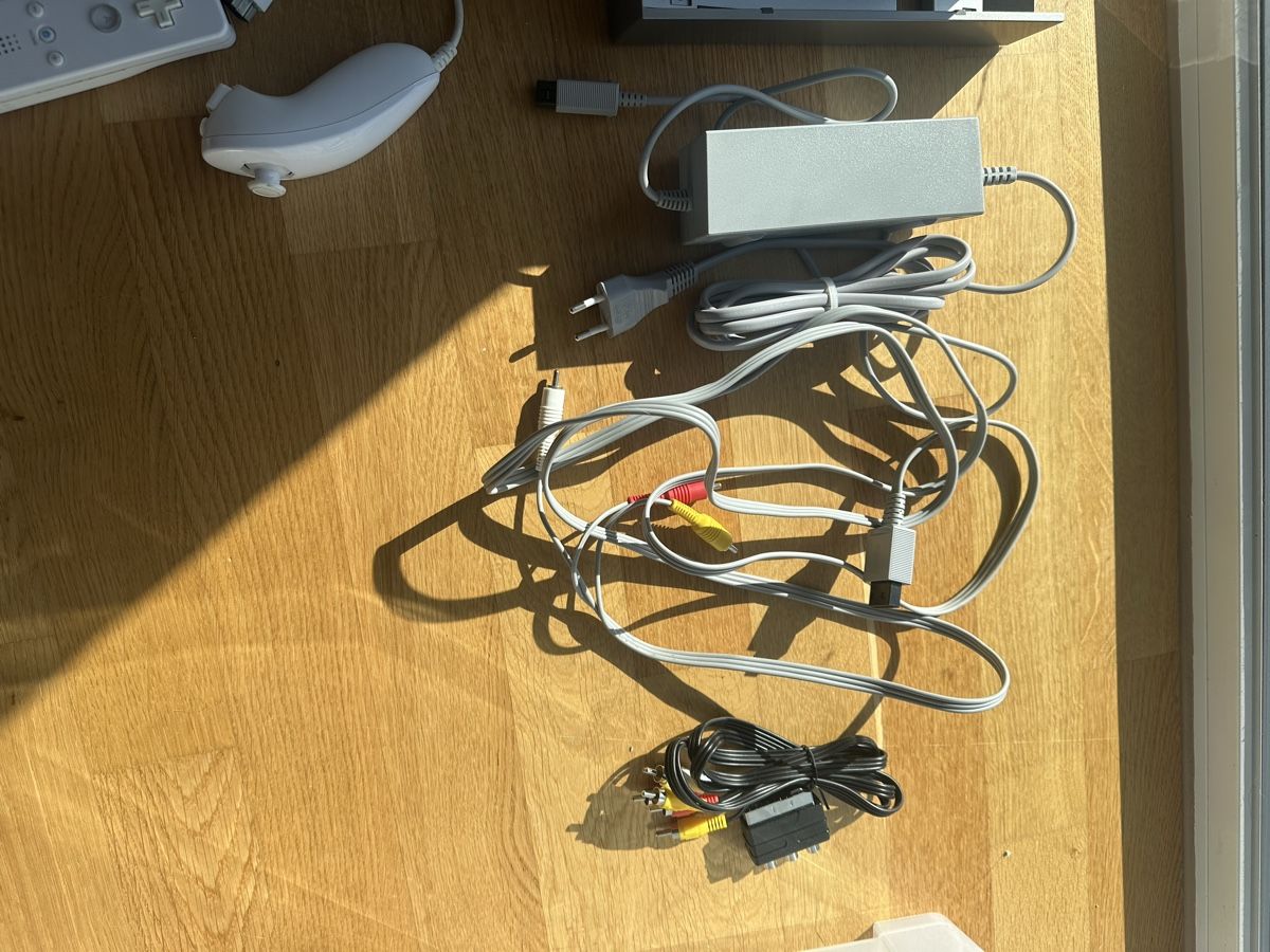 Nintendo Konsolen: Nintendo Wii Konsole mit Zubehör – Gebraucht aus Düdingen von Cin1996dla 3