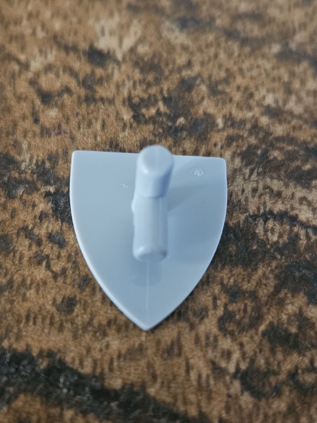 Lego Kit di costruzioni: lego 3846pb027 Shield Triangular Short with Gold Lion – Usato da Confignon venduto da Ecrofigs 1