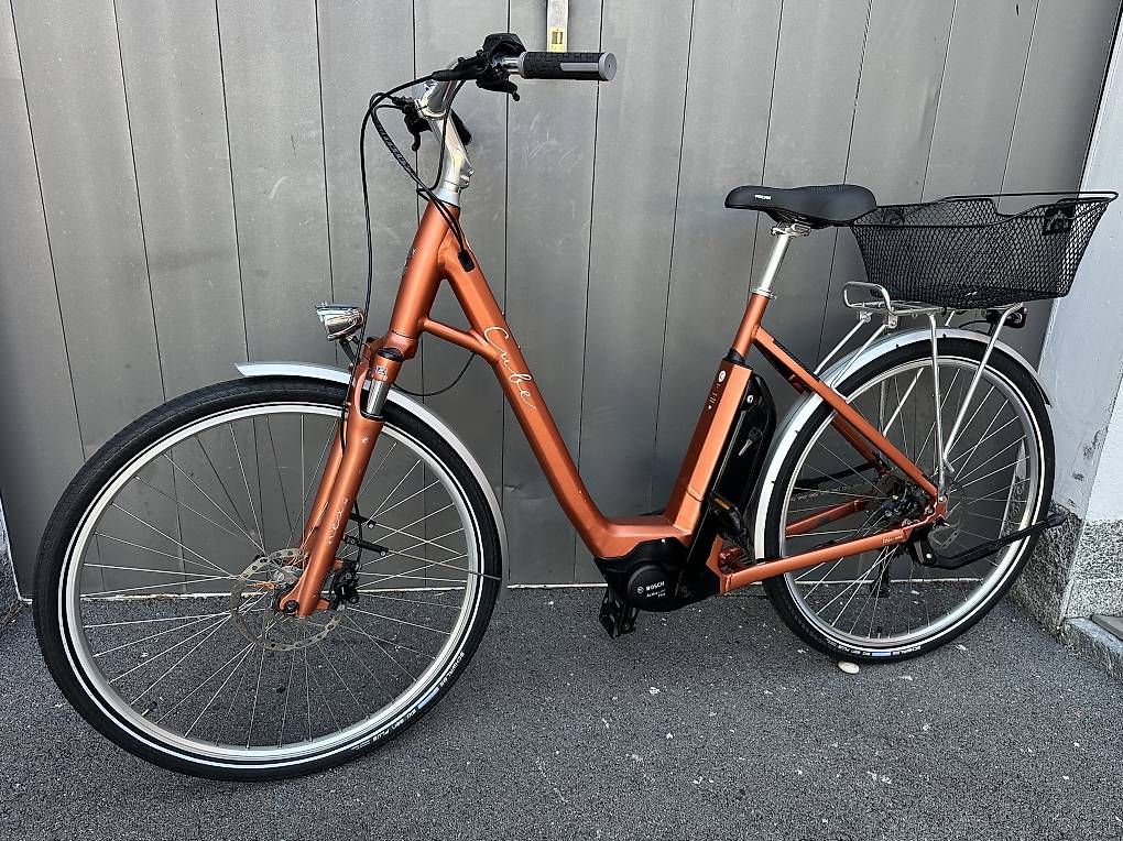 Vélos: E-bike donna cube elegance 28 bosch  – D'occasion à Quartino par DiloUsato 1