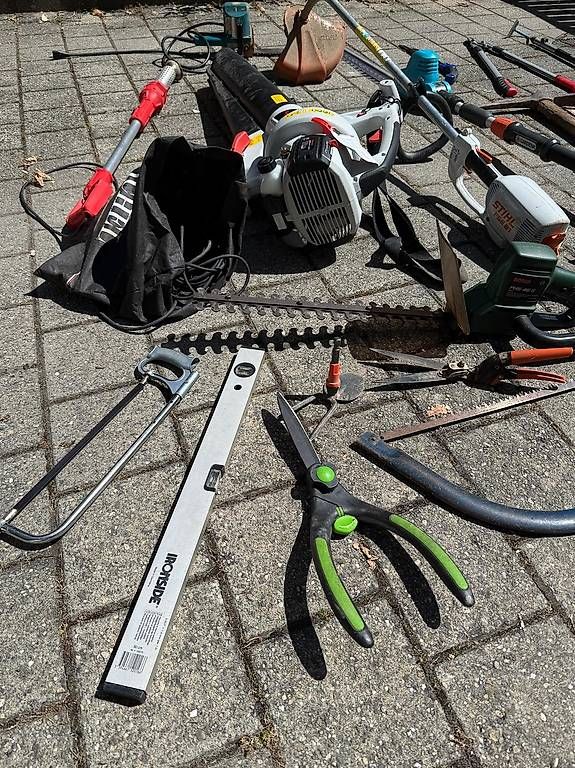 Tutti gli attrezzi: Ensemble d'outils de jardin – Usato da Corsier GE venduto da mar_9y6h 4