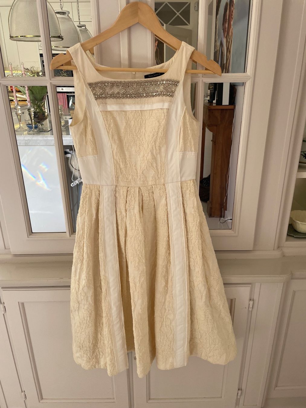 Tara Jarmon Vestiti: Robe évasée diamantée Tara Jarmon – Nuovo (secondo la descrizione) da Troinex venduto da nadinebmichaelson 7