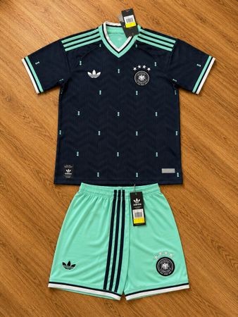 Adidas Fussball Trikot und Hose Deutschland Grösse M