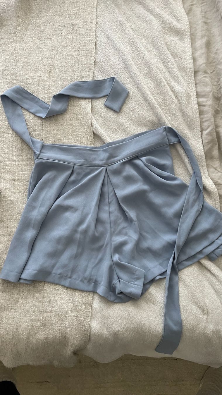 Zara Pantaloni: Zara shorts blau – Nuovo (secondo la descrizione) da Lausen venduto da sim_hgp6 6