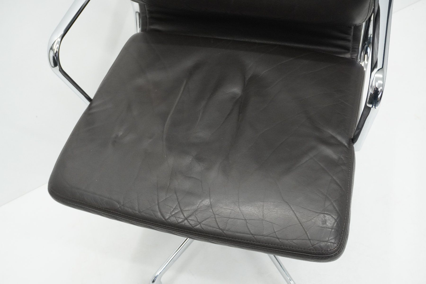 Vitra Sedie: Vitra Soft Pad EA219 Leder chocolate – Usato da Bad Zurzach venduto da QLASSIQ 5
