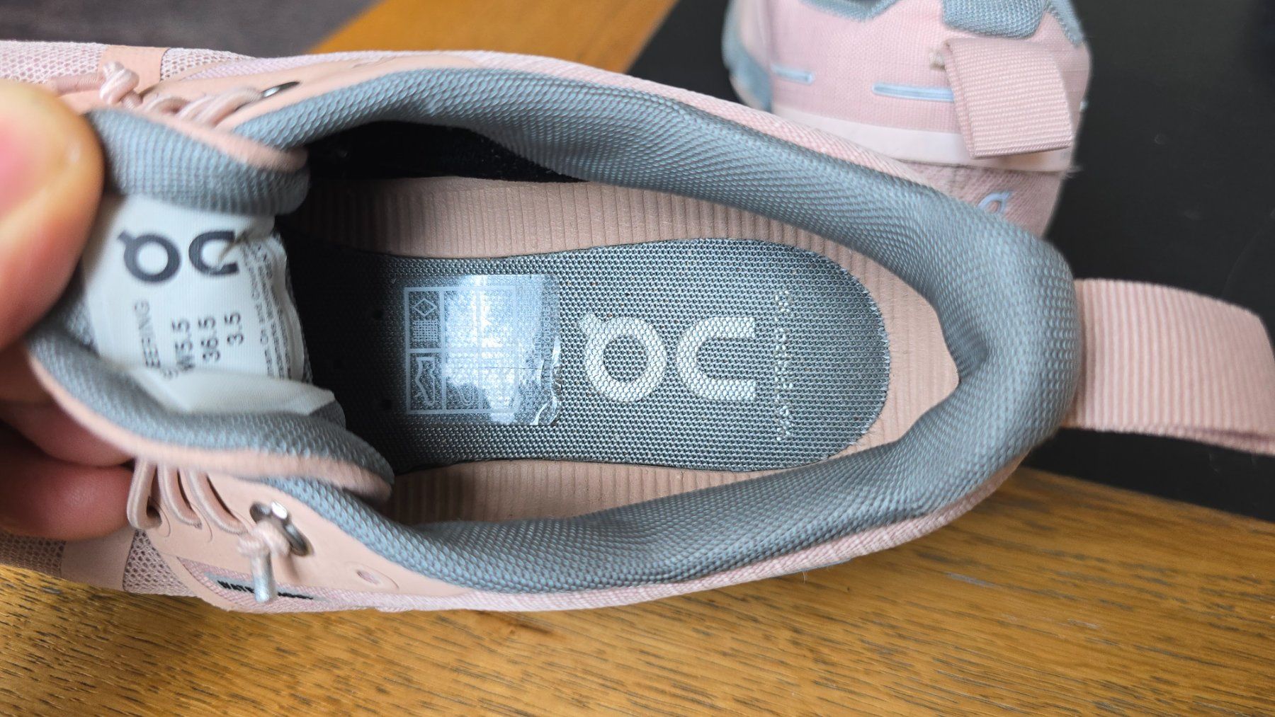 On Scarpe da donna: On Cloud waterproof schuhe EU 36.5 – Usato da Wallisellen venduto da theblacksheep 7