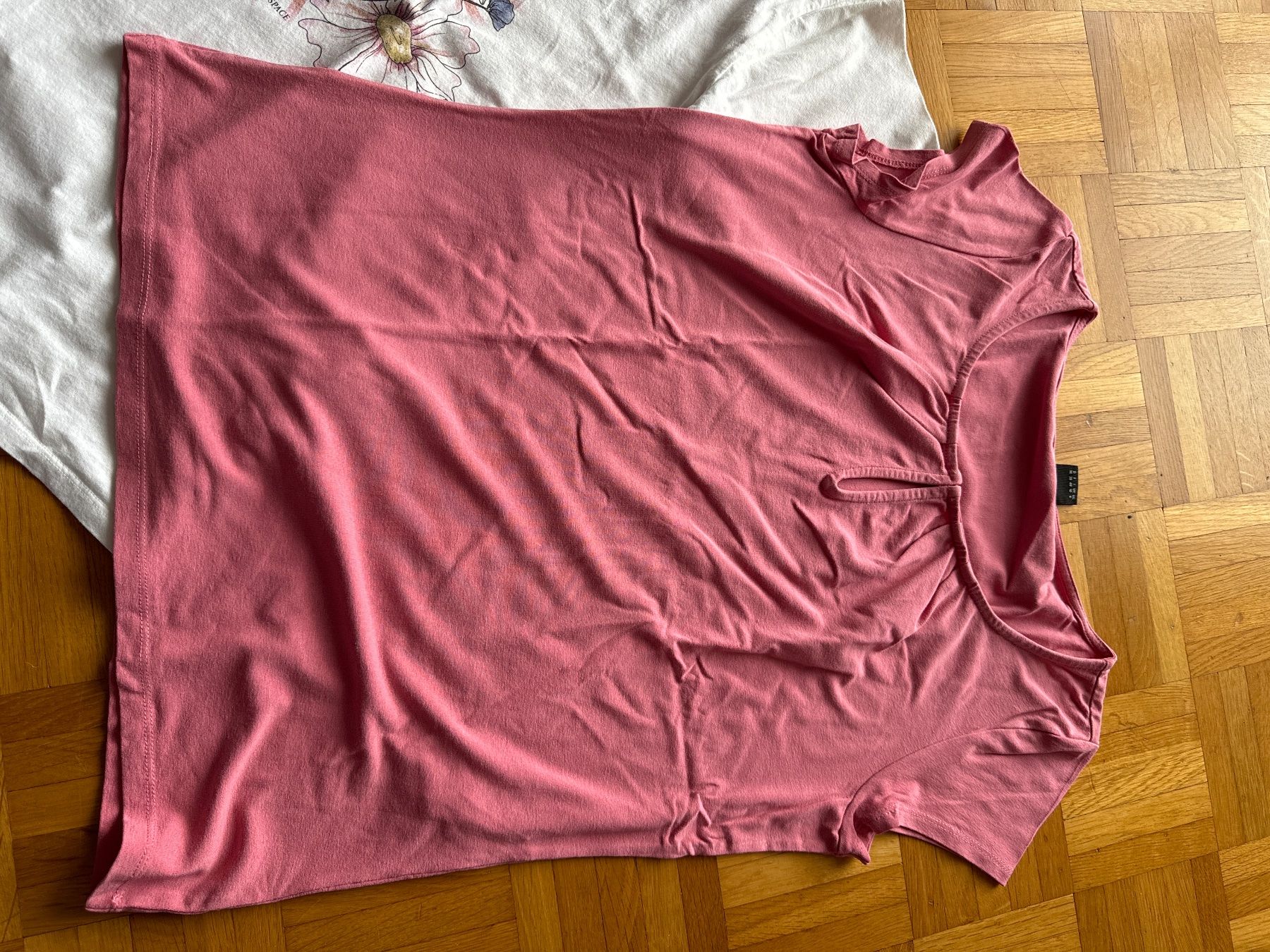 Kleiderpakete: 2 Damen Shirts S, rosa & Floral Print Pull&Bear S.Oliver – Gebraucht aus Winterthur von britsi 7