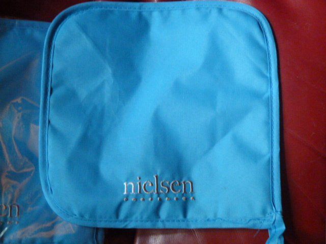 Elettrodomestici da cucina: Nielsen Topflappen, 2 Stück, neu – Nuovo (secondo la descrizione) da Nunningen venduto da Ave51 2